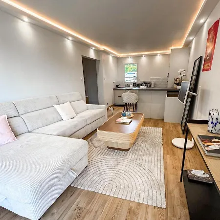 4 Personnes Piscine Jacuzzi And Parking Apartment