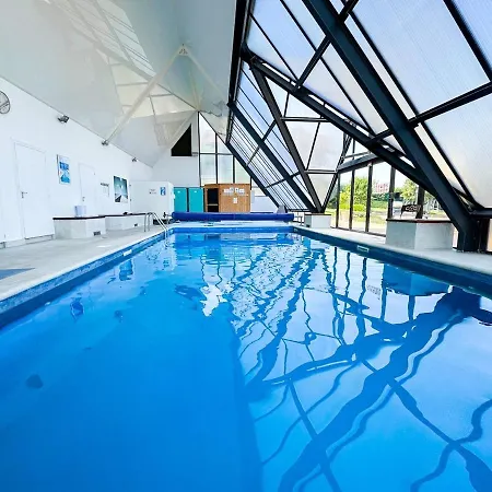 4 Personnes Piscine Jacuzzi And Parking