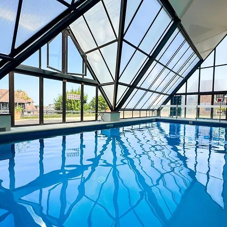 4 Personnes Piscine Jacuzzi And Parking *