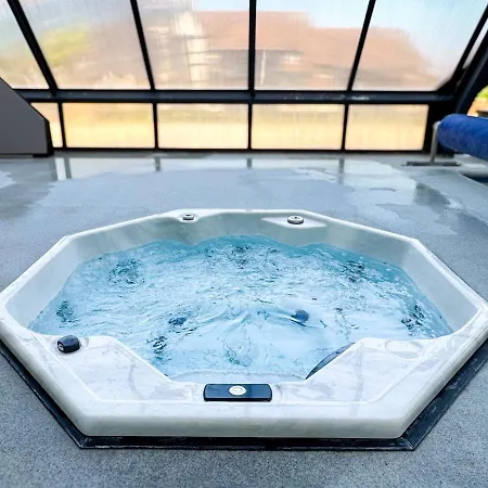 4 Personnes Piscine Jacuzzi And Parking Apartment Deauville